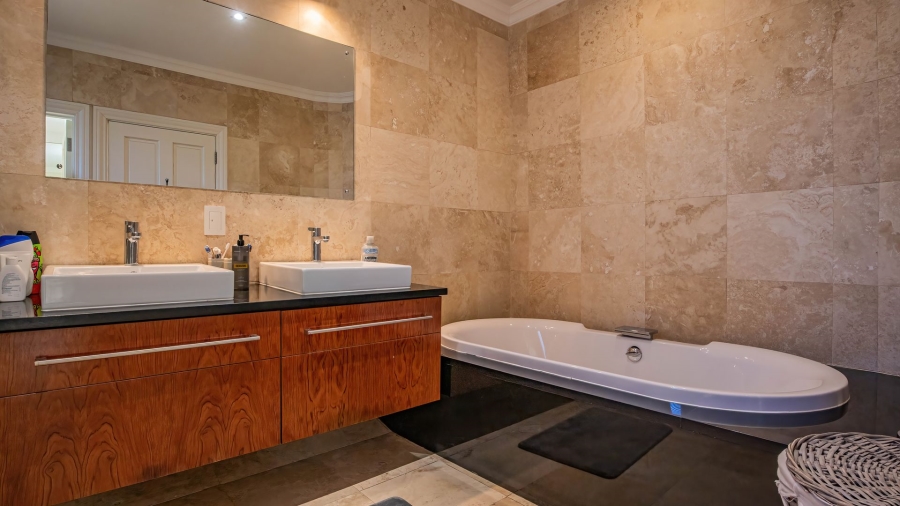 6 Bedroom Property for Sale in Newlands Western Cape